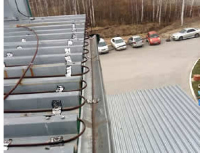 Карниз крыши получил систему антиобледенения