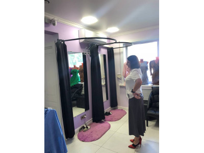 Кондиционер в бутик модной одежды.