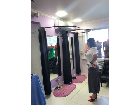 Кондиционер в бутик модной одежды.