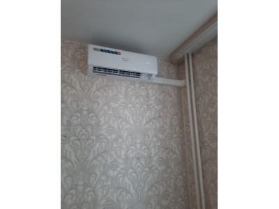 Установка кондиционера с фреонопроводом через балкон: решение с кабель-каналом