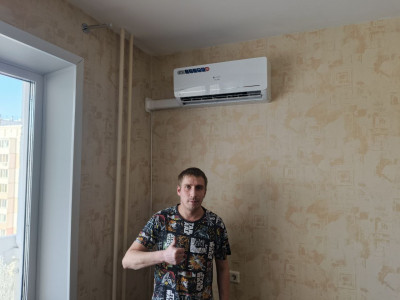 Монтаж кондиционера Loriot Skyline Inverter перед ремонтом балкона – скрытая прокладка трассы