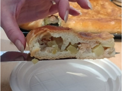 Понедельник начинается с пирога: Инна кормит офис рыбным счастьем! 🥧🐟