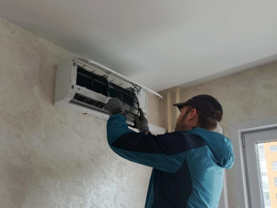 Установка кондиционера с выводом дренажа в режиме "тепло" — проект на Гаранина для Максима