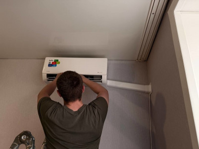 Монтаж кондиционера с автовышки в Барнауле без ущерба для фасада