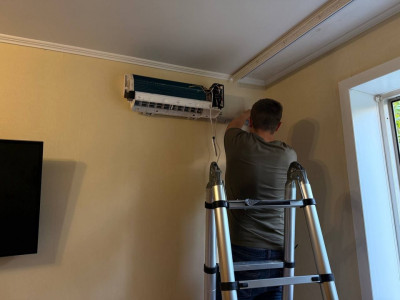 Как пенсионерка Лариса Павловна установила кондиционер Breeon 07TPI Prisma Inverter с помощью монтажников «Бурана» в Барнауле