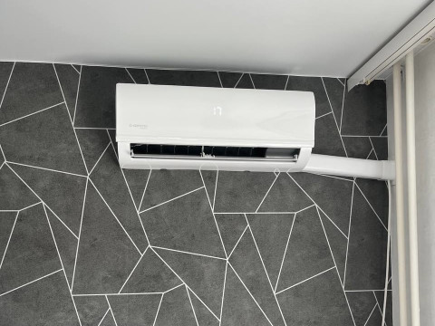 Монтаж кондиционера Kentatsu YUKI на ул. Олеко Дундича, 15 — работа бригады №6 для клиентки Оксаны