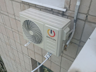 Установка сплит-системы BREEON BRC-09TPI PRISMA INVERTER в Томском Академгородке — комфорт от компании "Буран Климат"