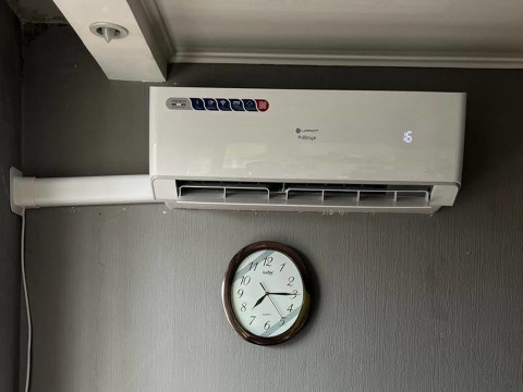 Идеальный монтаж сплит-системы Loriot Prestige LAC 07 AH с трассой 8 метров — работа наших мастеров Романа и Антона