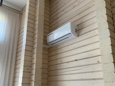 Монтаж сплит-систем Energolux в коттедже «Ваганов Парк» от компании «Буран» — когда комфорт важнее архитектурных упущений