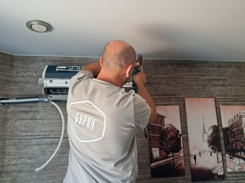 Монтаж сплит-системы Funai Sensei в комнате с нестандартной планировкой — решение от профессионалов «Буран»