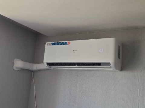 Монтаж кондиционера Loriot Premiere в Барнауле — идеальный климат для детской комнаты на Георгия Исакова 142а