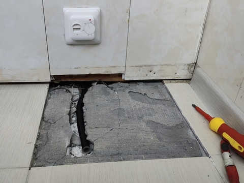 Татьяна из Томска обратилась в компанию Буран с просьбой заставить теплый пол греть! Евгений оперативно устранил неисправности и восстановил комфорт