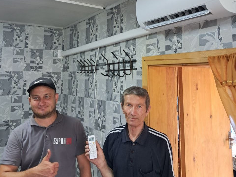 Установили Юле в дачном домике инверторный кондиционер Haier серии Coral DC-Inverter AS25HPL2HRA/1U25HPL1FRA с прокладкой коммуникаций