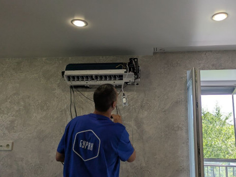 Монтаж кондиционера для квартиры Юлии в Томске: два этапа установки для максимального комфорта