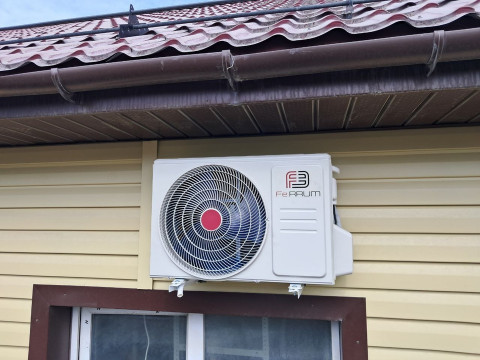 Установка сплит-системы Ferrum в серверной ТД «Евробетон» — работа команды «Буран Климат»