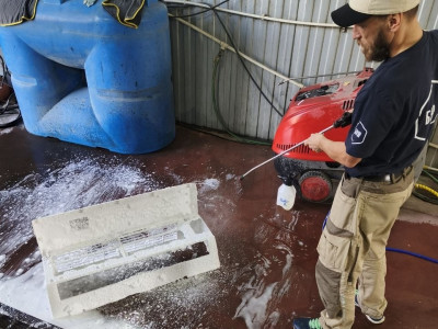 Сервисное обслуживание кондиционеров в Новосибирске — работы нашей бригады Артёма и Максима в автосалоне "Авторитейл М"