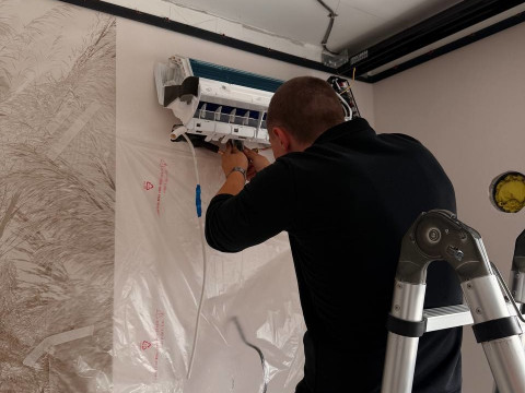 Монтаж сплит-системы QuattroClima Monsone Inverter в Барнауле — установка по адресу ул. Власихинская, 109 от компании «Буран Климат»