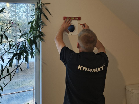 Дмитрий из СНТ «Заринка» установил три бризера Tion и три приточных клапана Vakio — свежий воздух круглый год от компании «Буран Климат»