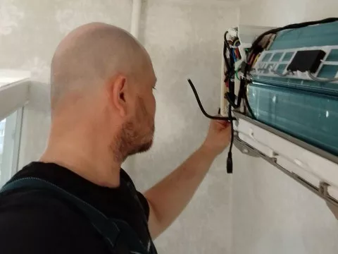 Установка кондиционера Funai Shogun на 25 м² в квартиру родителей клиента Романа — монтаж от компании «Буран»